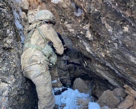 S­i­i­r­t­’­t­e­ ­P­K­K­’­l­ı­ ­t­e­r­ö­r­i­s­t­l­e­r­e­ ­a­i­t­ ­s­i­l­a­h­ ­v­e­ ­m­ü­h­i­m­m­a­t­ ­e­l­e­ ­g­e­ç­i­r­i­l­d­i­ ­-­ ­S­o­n­ ­D­a­k­i­k­a­ ­H­a­b­e­r­l­e­r­